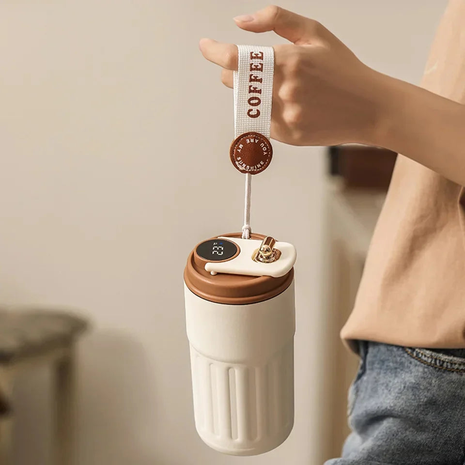 Insulated coffee mug with temperature display